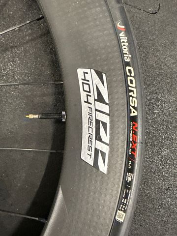 Używany Zipp 404 Firecrest Disc Wheelset 2025 bike — zdjęcie 2 z 5