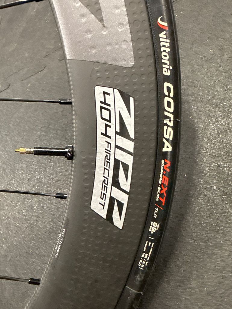 Used Zipp 404 Firecrest Disc Wheelset 2025 bike — image 2 of 4