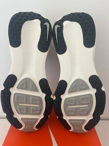 Used Nike Vomero 18 2025 bike — image 3 of 9