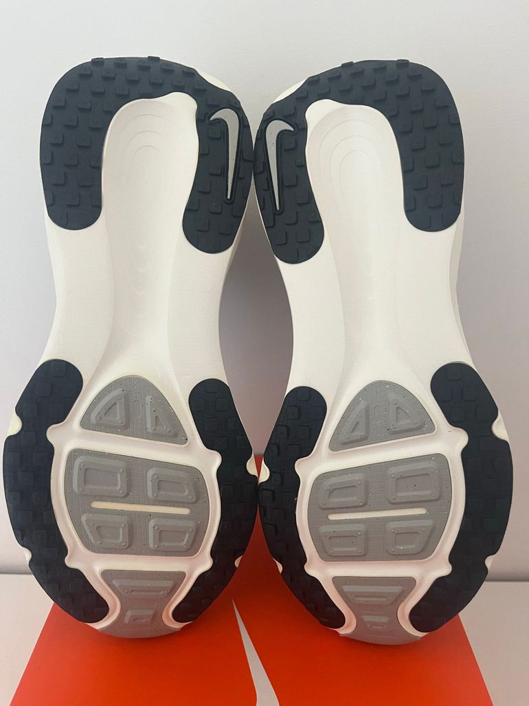 Used Nike Vomero 18 2025 bike — image 3 of 9