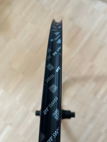 Used Dt Swiss 1800 SPLINE Wheelset 2025 bike — image 4 of 4