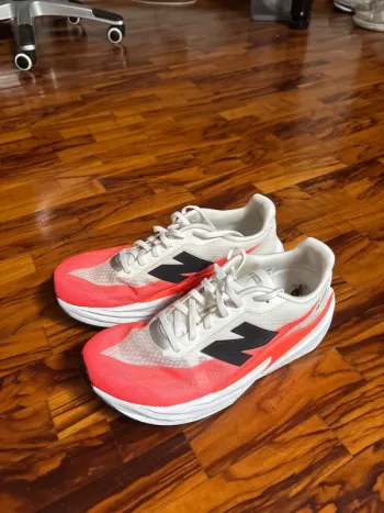 Used New Balance Fuelcell Rebel v5 bike — image 3 of 9