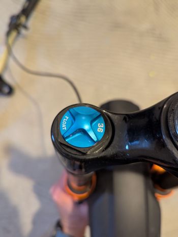 Used Fox Factory 36 Float 29" Kashima 160mm 2021 bike — image 8 of 8