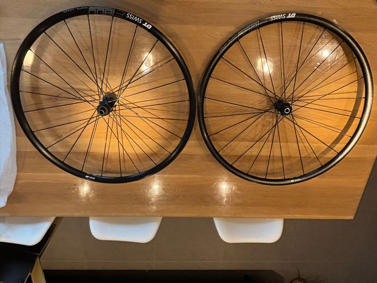 Used Dt Swiss E1800 Wheelset 2020 bike — image 2 of 10