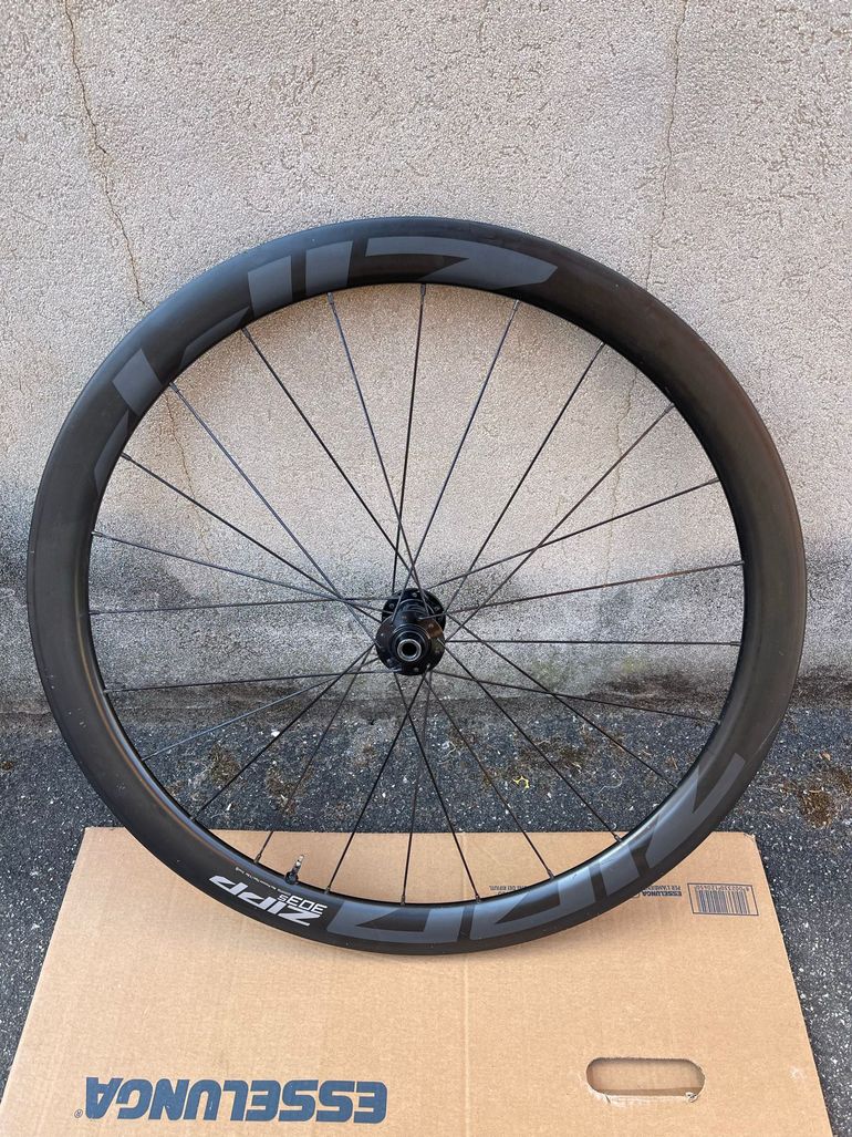 Used Zipp 303S Wheelset 2022 bike — image 2 of 5