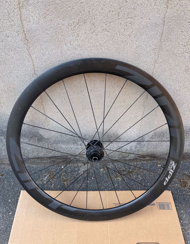Used Zipp 303S Wheelset 2022 bike — image 4 of 5