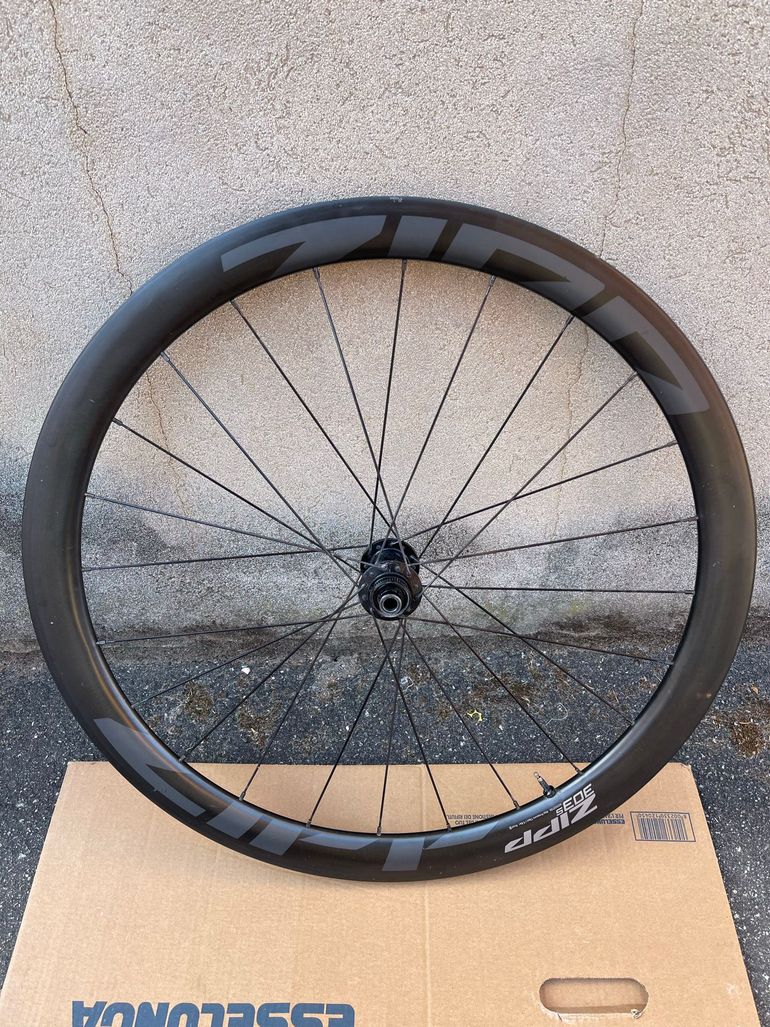 Used Zipp 303S Wheelset 2022 bike — image 3 of 5