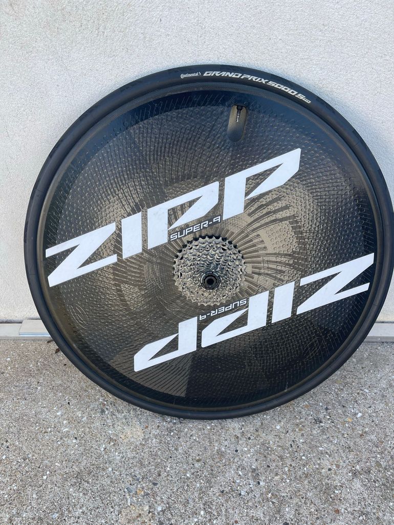 Used Zipp Super-9 Tubeless Disc-Brake Disc Wheel bike — image 1 of 2