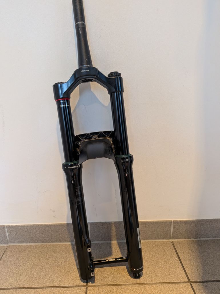 Used Rock Shox Zeb Ultimate Charger 3.0 2023 bike — image 4 of 13