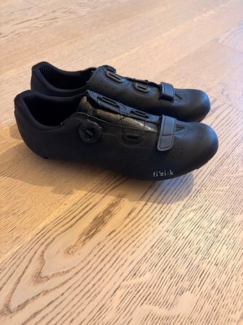Used Fizik Tempo overcurve R5 2022 bike
