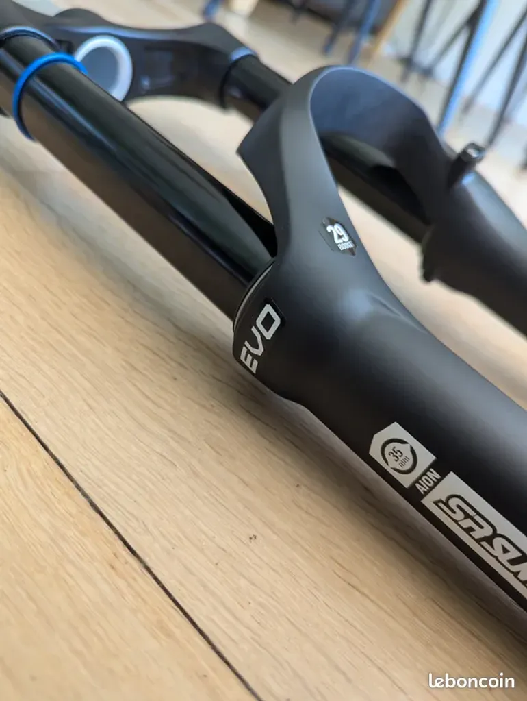 Used Sr Suntour Aion 35 2026 bike — image 3 of 7