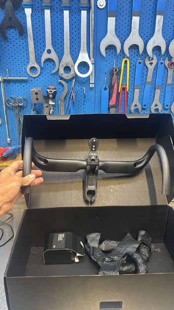 Used Giant Manubrio sl 2025 bike — image 5 of 6