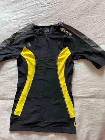 Used skins tee shirt bike — image 3 of 3
