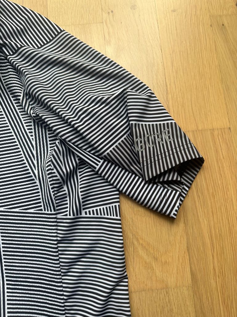 Used Gorewear Men's Jersey Black and White Stripes bike — image 4 of 5