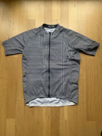 Used Gorewear Men's Jersey Black and White Stripes bike