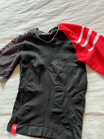 Used compressport tee shirt bike