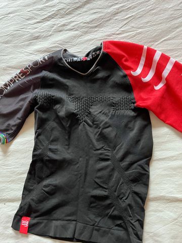 compressport tee shirt Running Clothing usato