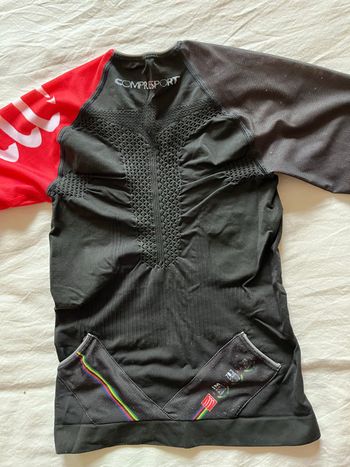 Used compressport tee shirt bike — image 3 of 3