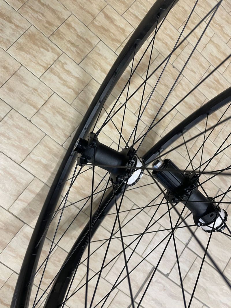Used Fulcrum Rapid Red 3 2022 bike — image 4 of 5