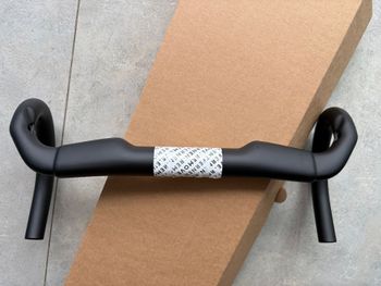 Used Bontrager Aero Pro Carbon Handlebar 37/40 cm 2026 bike — image 2 of 6