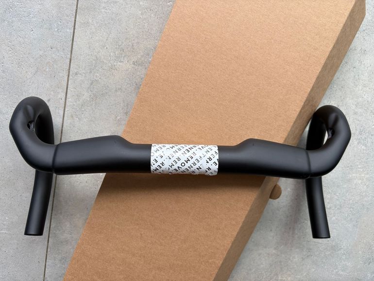 Used Bontrager Aero Pro Carbon Handlebar 37/40 cm 2026 bike — image 2 of 6