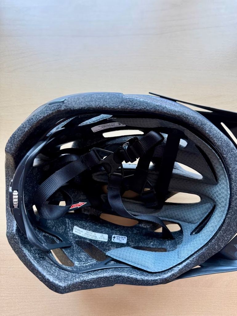 Used Specialized Tactic 2 Helmet bike — image 3 of 3