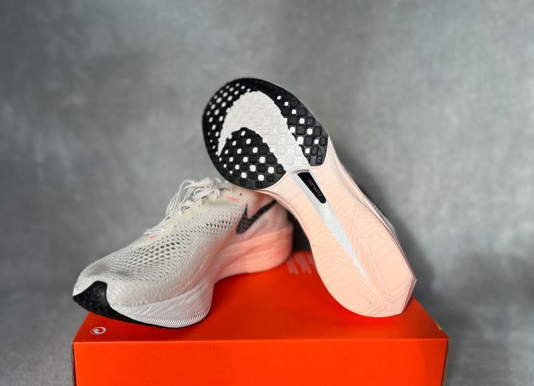 Used Nike ZoomX Vaporfly Next% 3 bike — image 4 of 5