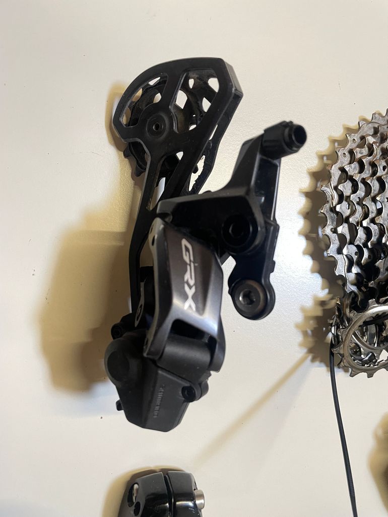 Used Shimano GRX 610 820 2024 bike — image 5 of 17