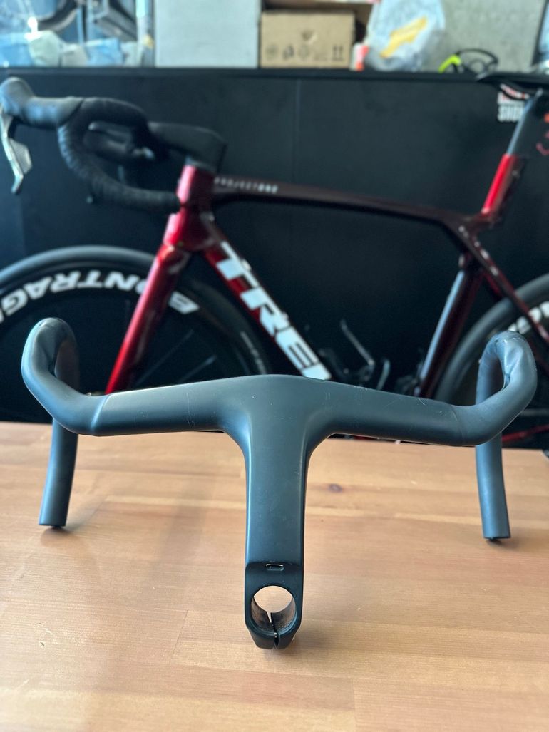 Used Trek Madone SLR Gen 8 Handlebar 2025 bike — image 3 of 5