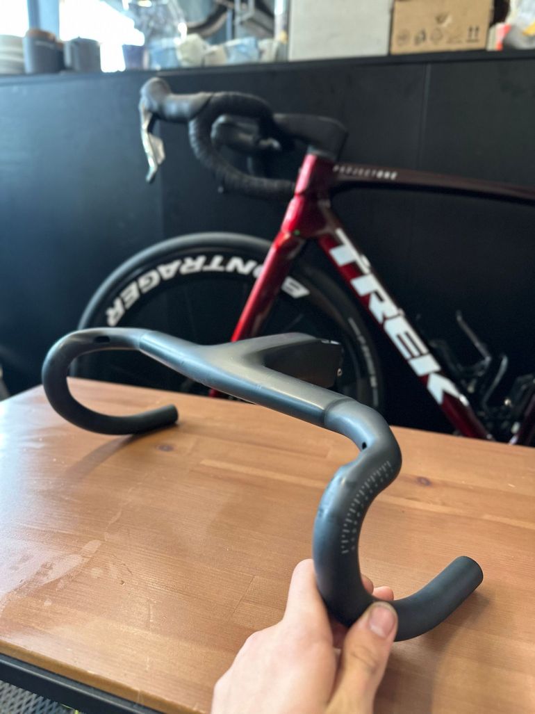 Used Trek Madone SLR Gen 8 Handlebar 2025 bike — image 2 of 5