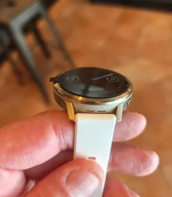 Used Garmin Venu 4 bike — image 2 of 5