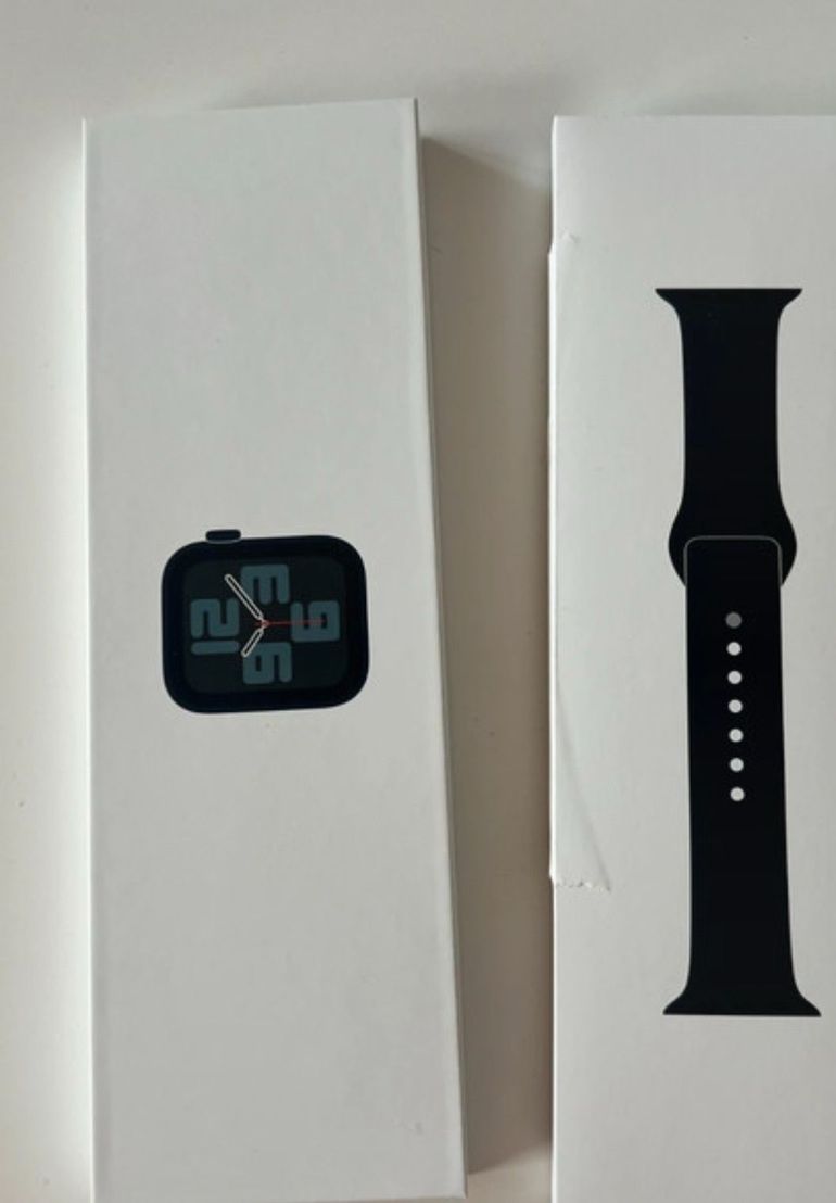 Used apple Watch SE GPS 40mm 2023 bike — image 3 of 3