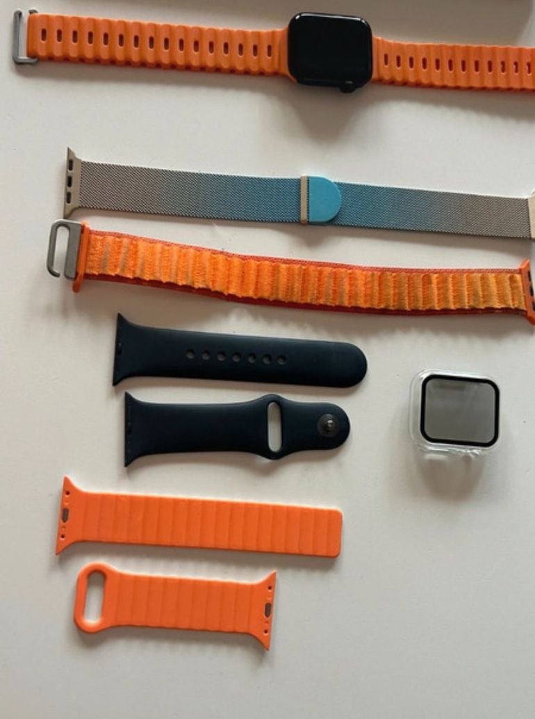 Used apple Watch SE GPS 40mm 2023 bike — image 2 of 3
