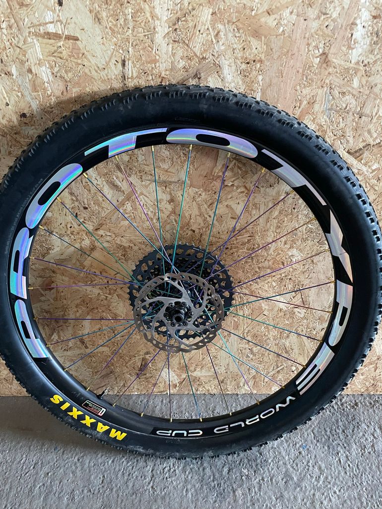 Used PROTOTYPE Carbon World Cup Rainbow edition 29’’ 2020 bike — image 4 of 5