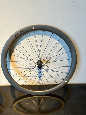 Brugt Syncros Capital 1.0s 40mm Front Wheel 2025 bike — billede 4 af 5