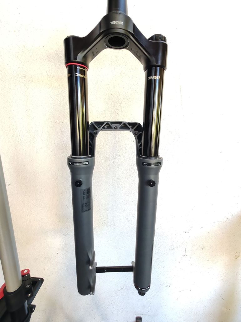 Used RockShox Zeb Ultimate Charger 3.1 Butter Cups 160 bike — image 3 of 6