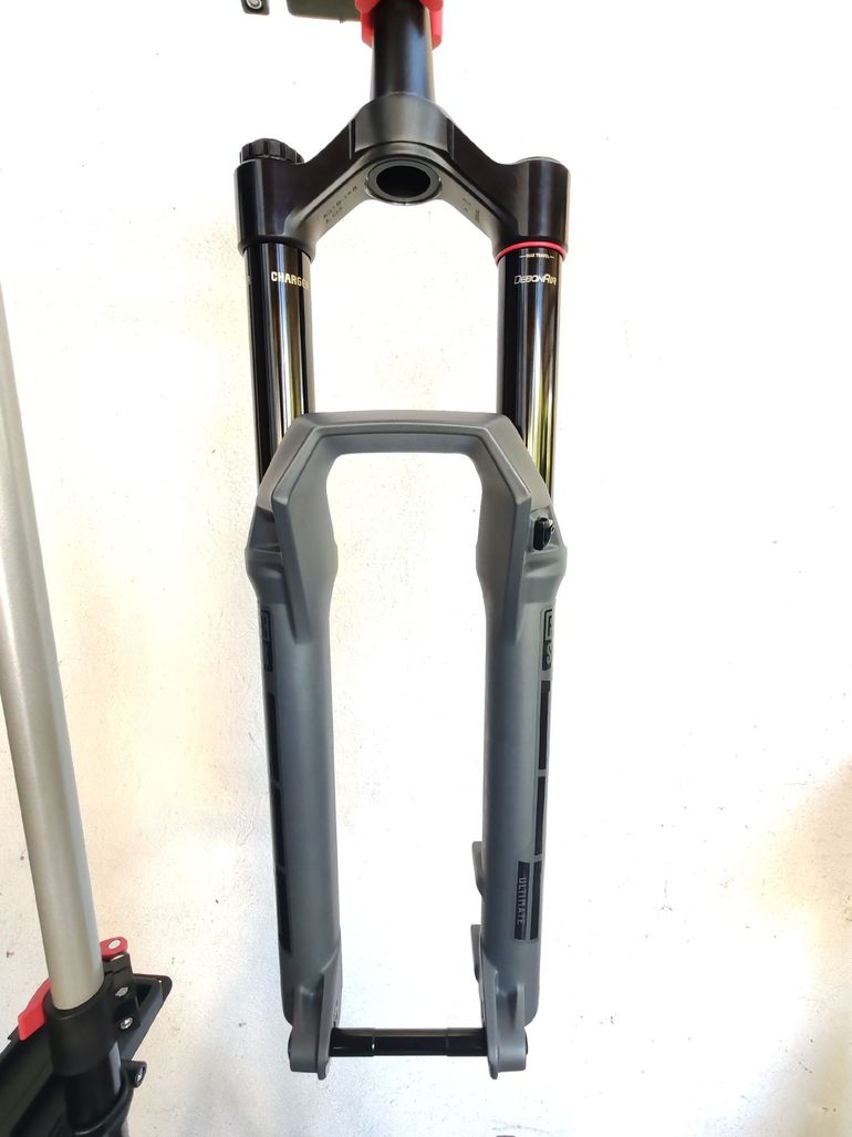 Used RockShox Zeb Ultimate Charger 3.1 Butter Cups 160 bike — image 2 of 6