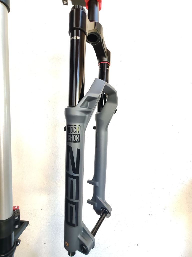 Used RockShox Zeb Ultimate Charger 3.1 Butter Cups 160 bike — image 4 of 6