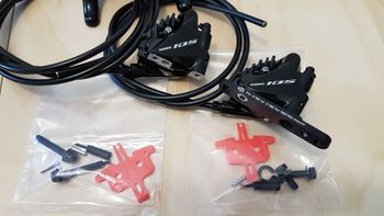 Used Shimano 105 ST-R7020 2x11S Flatmount bike — image 6 of 12