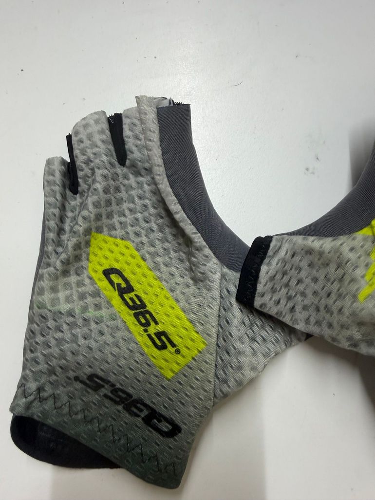 Used Q36.5 Guanti Ciclismo 2025 bike — image 4 of 6