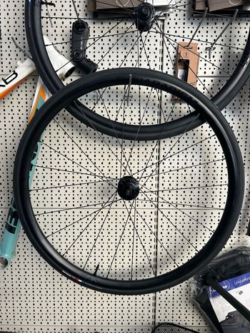 Tweedehands Bontrager Paradigm SL 700c Centerlock Disc 24H 2026 Wheels