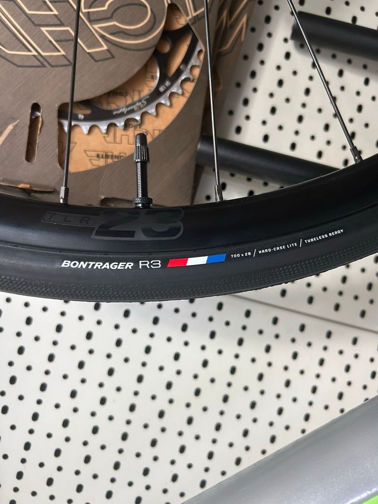 Used Bontrager Paradigm SL 700c Centerlock Disc 24H 2026 bike — image 4 of 4