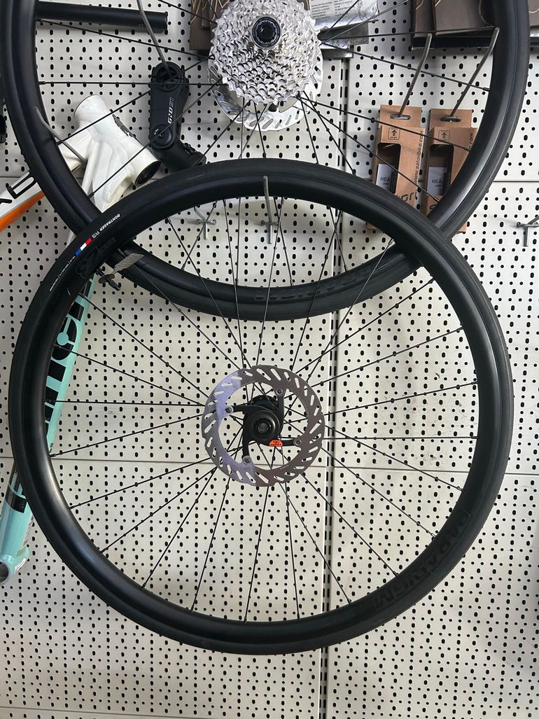Used Bontrager Paradigm SL 700c Centerlock Disc 24H 2026 bike — image 3 of 4