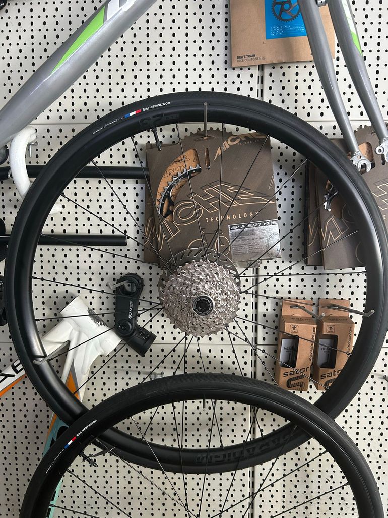 Used Bontrager Paradigm SL 700c Centerlock Disc 24H 2026 bike — image 2 of 4
