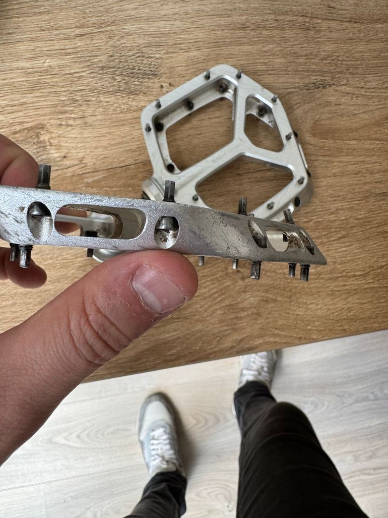 Used Race Face Atlas Pedals 2025 bike — image 5 of 7