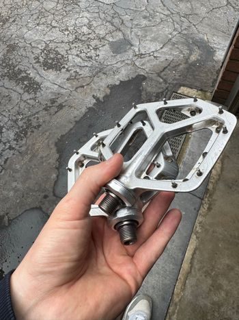 Used Race Face Atlas Pedals 2025 bike — image 2 of 7