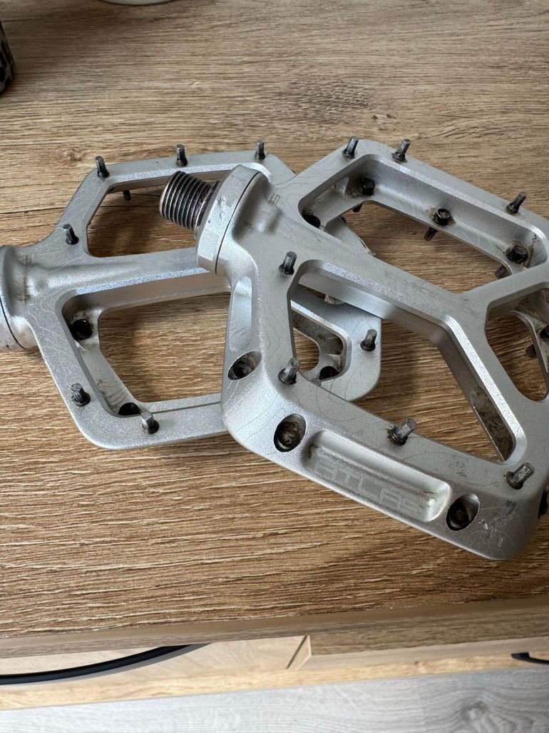 Used Race Face Atlas Pedals 2025 bike — image 6 of 7
