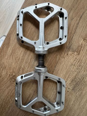 Used Race Face Atlas Pedals 2025 bike — image 4 of 7