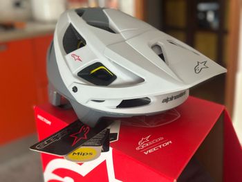 Used Alpinestars Vector Tech A1 Helmet bike — image 3 of 6