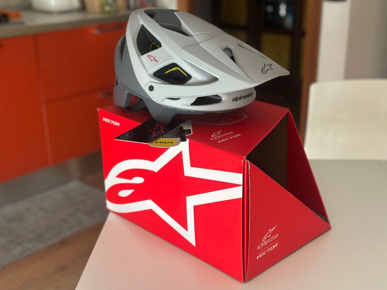 Used Alpinestars Vector Tech A1 Helmet bike — image 5 of 6